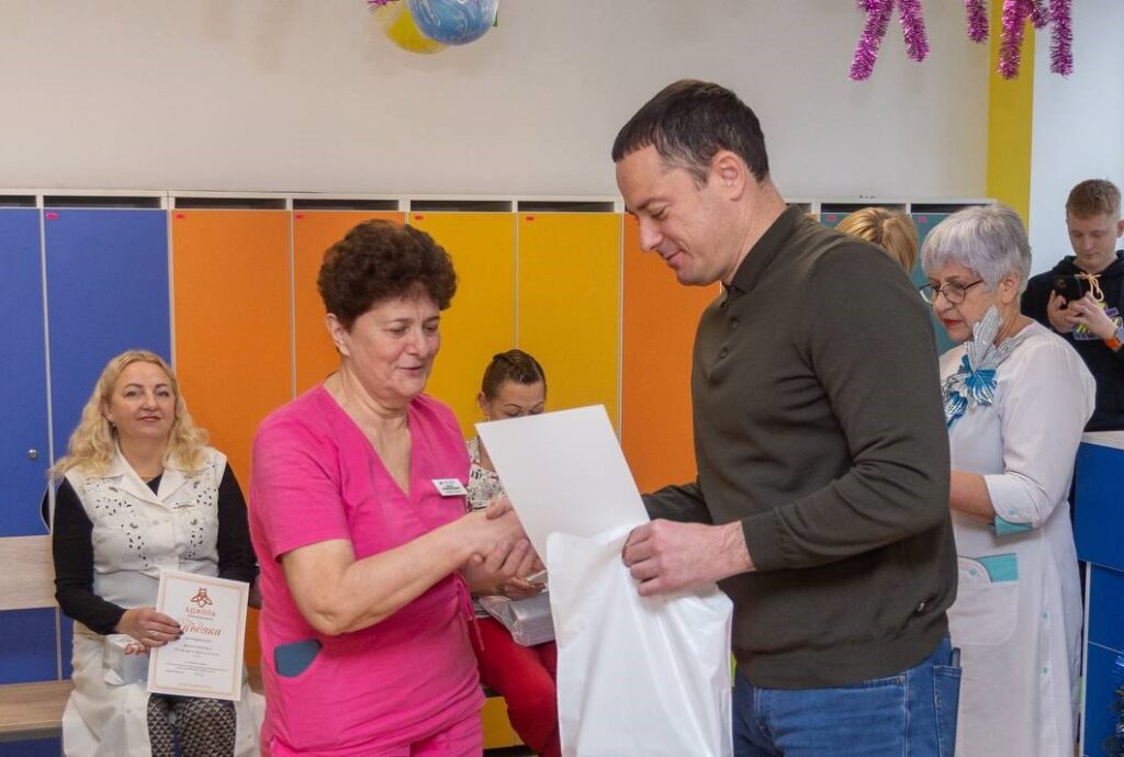 Реабілітаційне відділення для дітей в Кам'янському відзначає своє 20-річчя - ФОТО