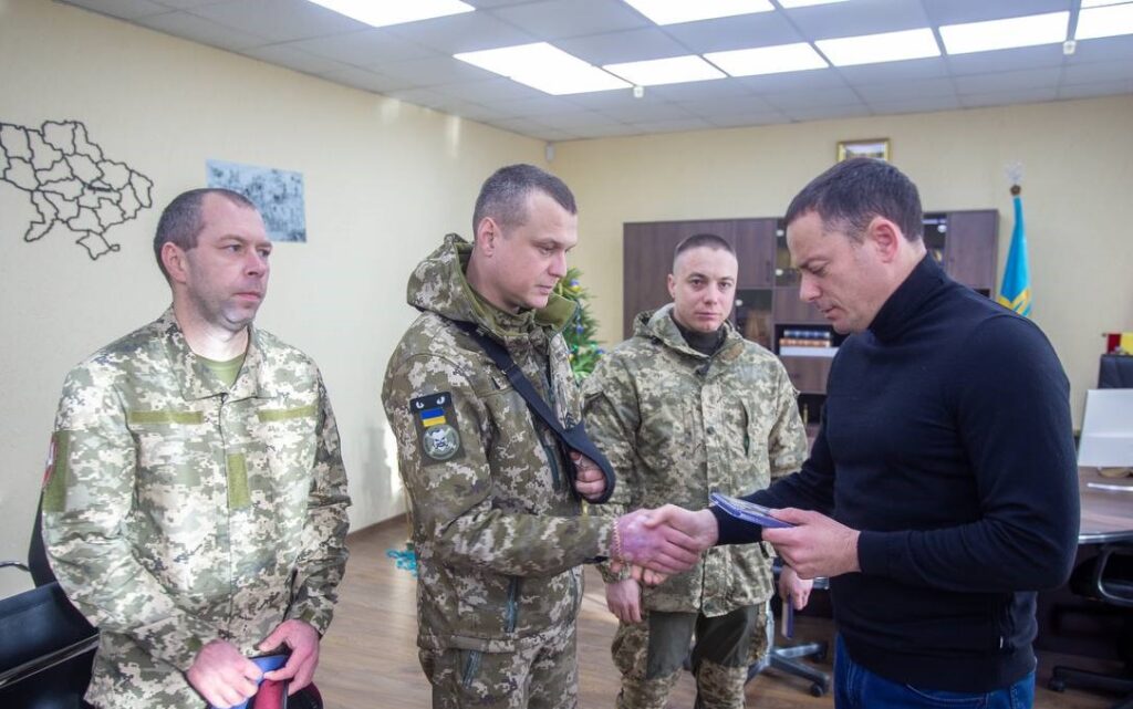 Мер Кам'янського зустрівся з військовими та батьками загиблого героя - ФОТО