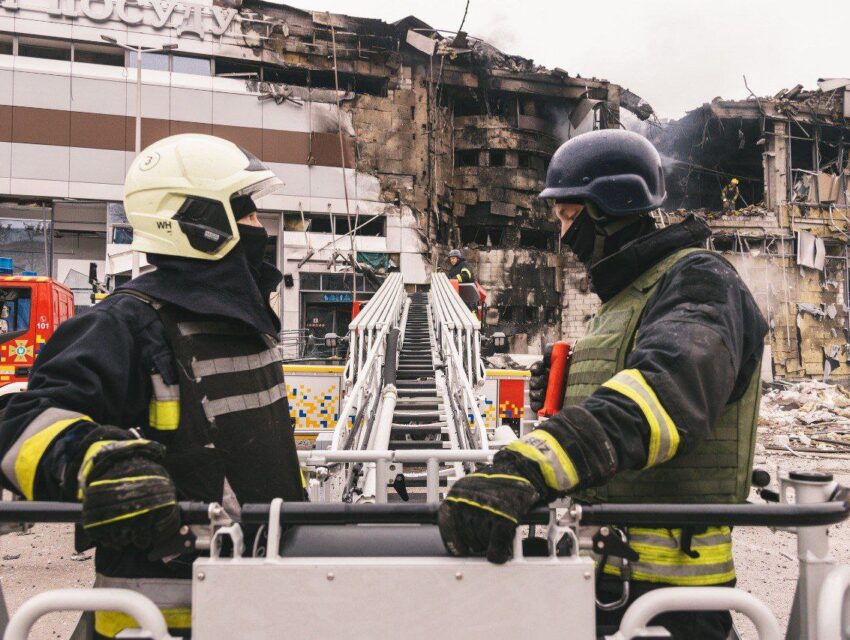 Вже відомо про шість загиблих через ракетну атаку по Дніпру