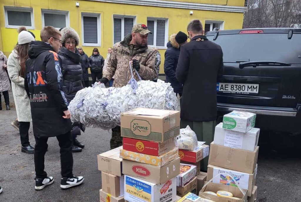 Чергове авто від освітян Кам'янського поїхало до військових на Авдіївський напрямок - ФОТО