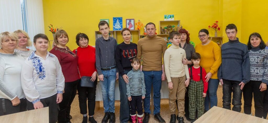 Мер Кам'янського зустрівся з родинами, де виховуються діти з особливими потребами - ФОТО