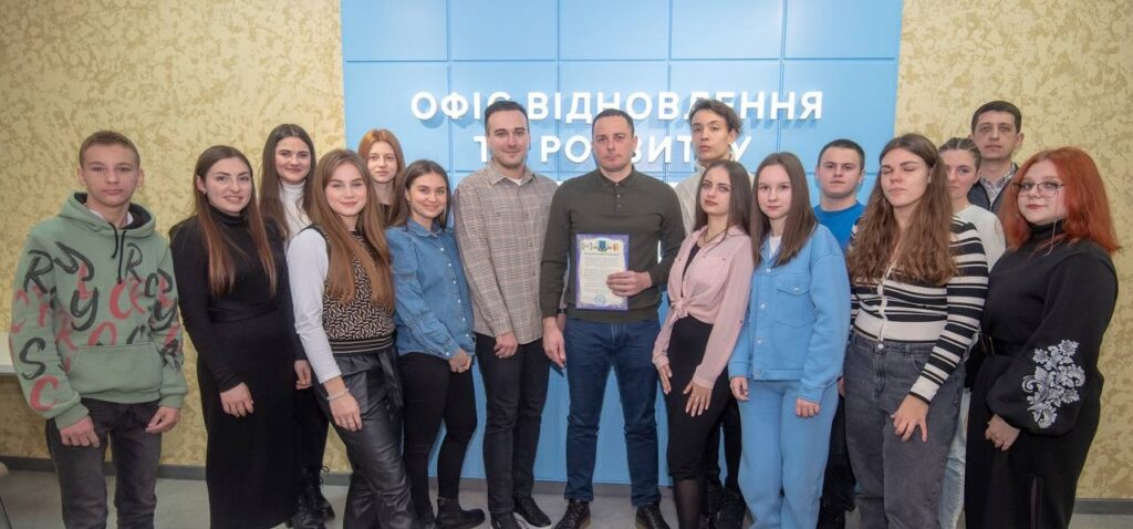 Молоді Кам'янського розповіли, як працюють органи місцевого самоврядування - ФОТО