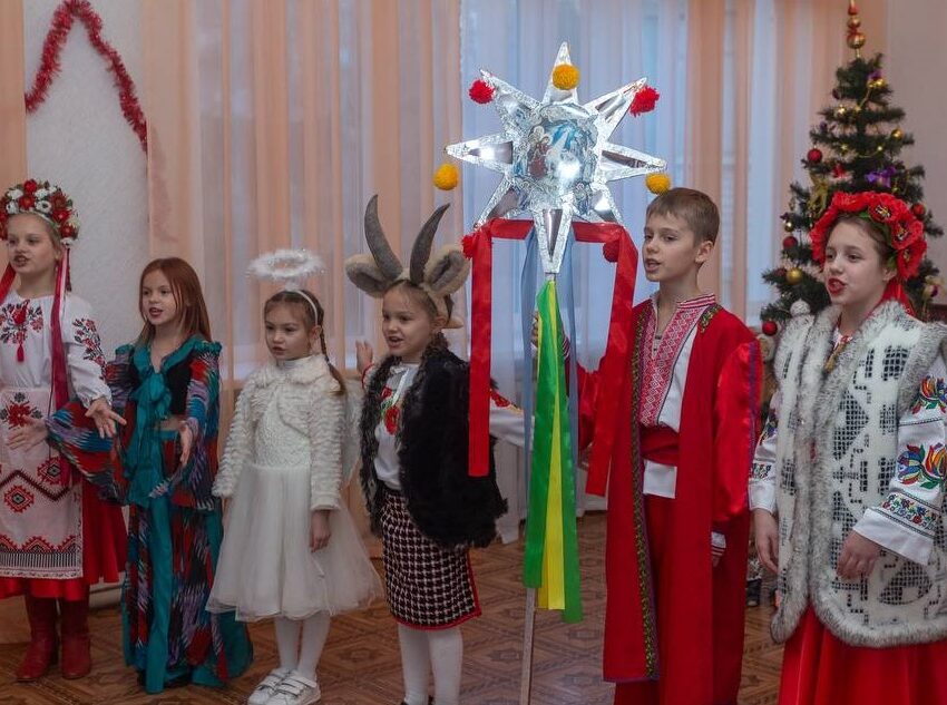 Мистецькі школи Кам’янського отримали новорічні подарунки – акустичні системи для організації творчих заходів