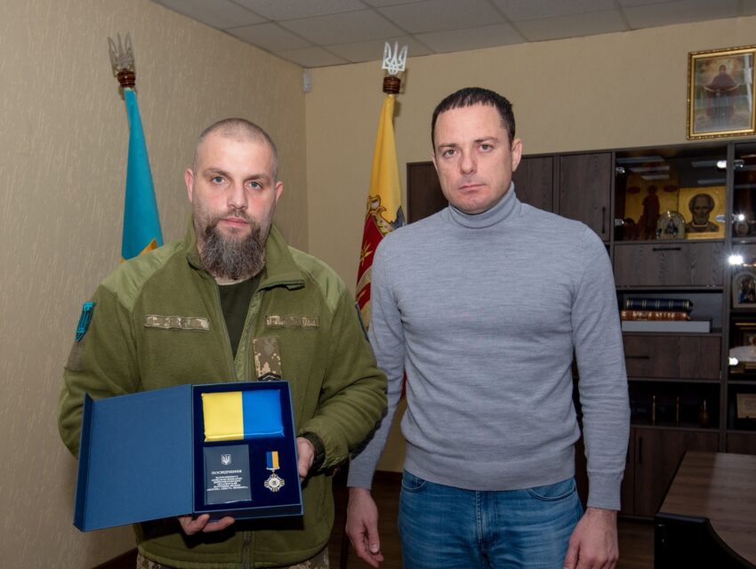 Мер Кам’янського передав нагороди військовим