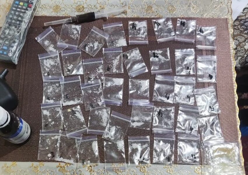 В Кам’янському поліційні вилучили у жінки наркотики, які вона зберігала вдома