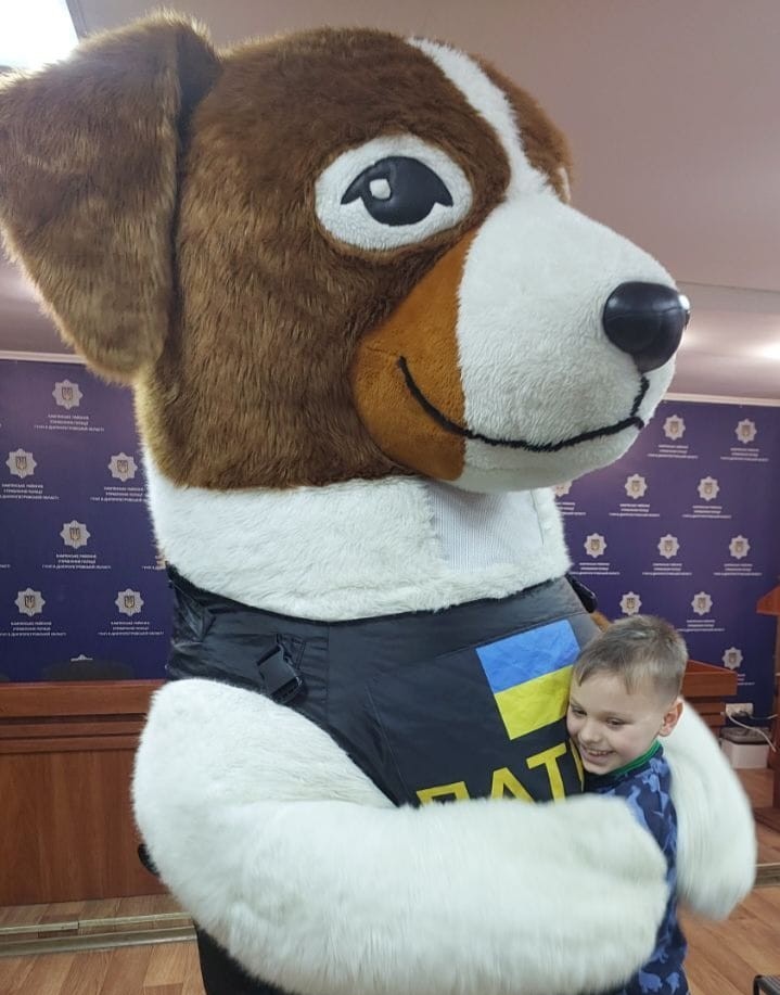 В Кам’янському поліційні перетворились на чарівників та влаштували свято для дітей - ФОТО