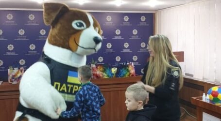 В Кам’янському поліційні перетворились на чарівників та влаштували свято для дітей