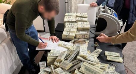 Зброя, вибухівка та 6 мільйонів доларів готівкою: у Дніпрі сотня правоохоронців брала участь у спецоперації з затримання злочинців