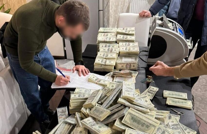 Зброя, вибухівка та 6 мільйонів доларів готівкою: у Дніпрі сотня правоохоронців брала участь у спецоперації з затримання злочинців
