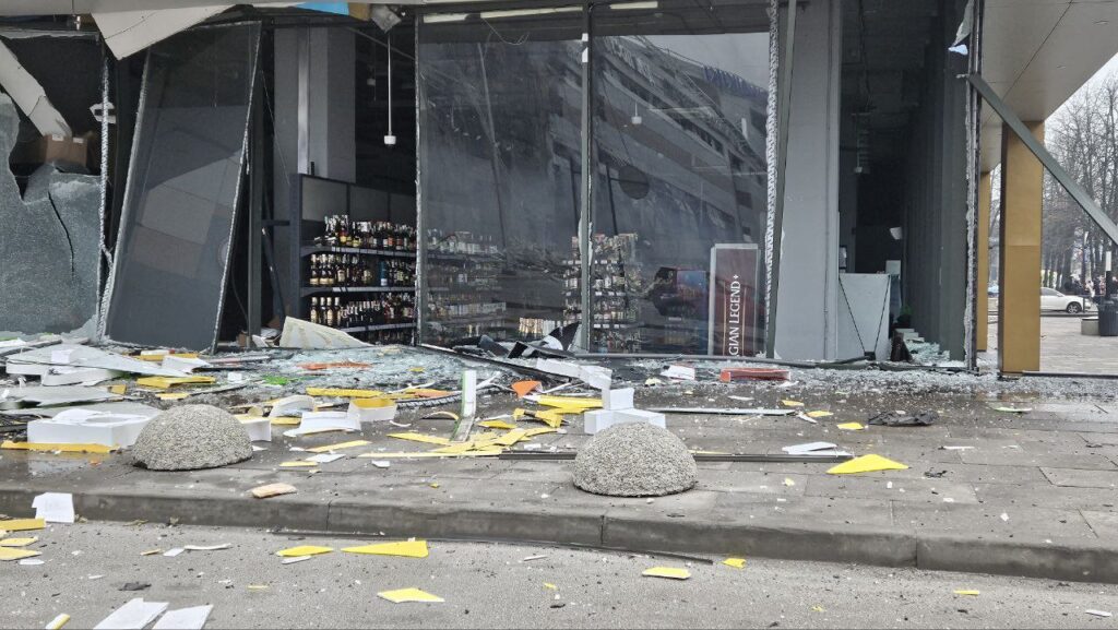 Внаслідок сьогоднішньої ранкової ракетної атаки по Дніпру загинули чотири людини  - ФОТО