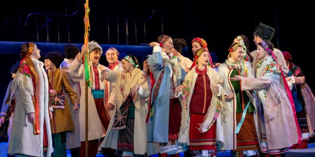 В Кам'янському театрі ім. Лесі Українки відбулась прем'єра музичної комедії "Нім перед Різдвом" - ФОТО