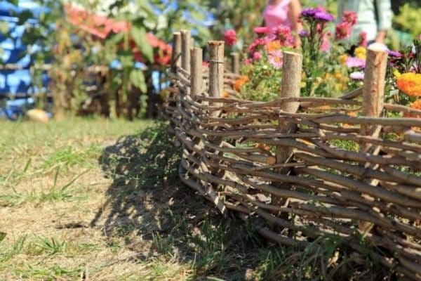 Чи огортає когось «забор»…