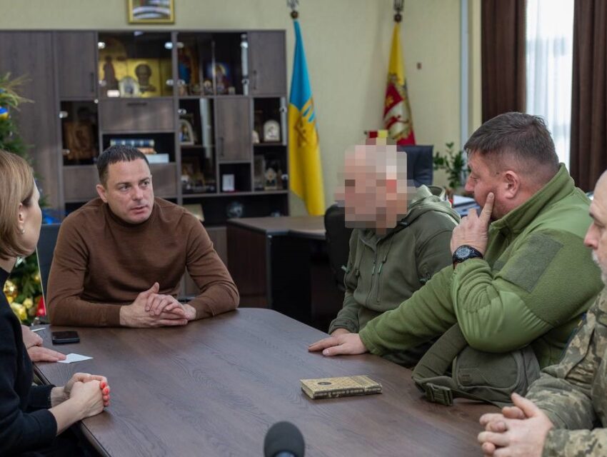 Мер Кам’янського зустрівся з військовими: захисники можуть розраховувати на підтримку від громади міста в наступному році