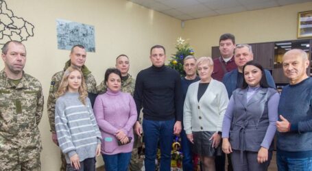 Мер Кам’янського зустрівся з військовими та батьками загиблого героя