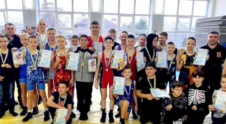 Борці з Кам`янського стали призерами турніру у Верхньодніпровську