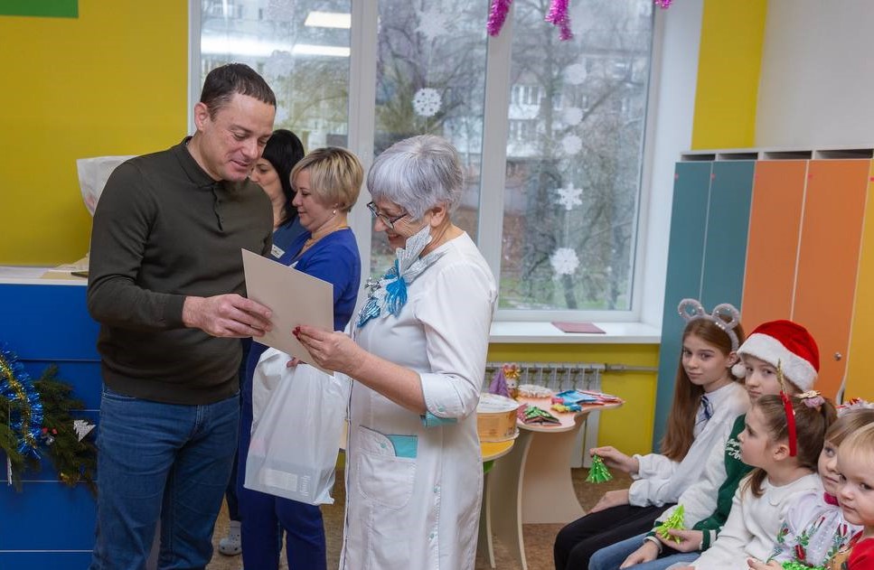 Реабілітаційне відділення для дітей в Кам'янському відзначає своє 20-річчя - ФОТО