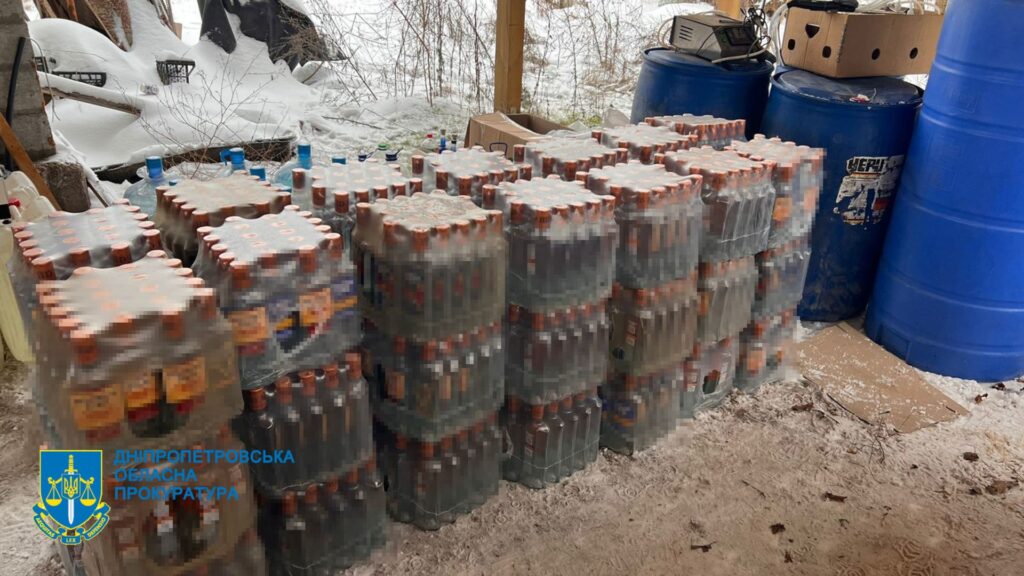 До 6 мільйонів гривень щомісяця заробляли власники підпільного «алкобізнесу» на Дніпропетровщині - ФОТО