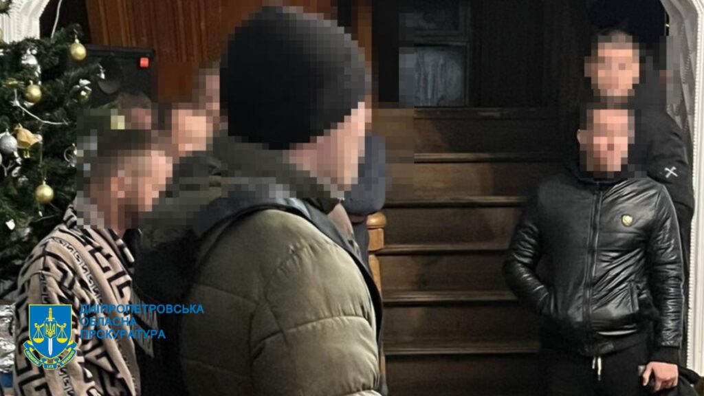 На Дніпропетровщині викрили «реабілітаційний центр», в якому переселенців та безхатьків держали у трудовому рабстві - ФОТО