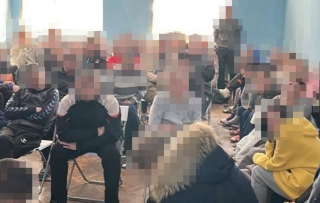 На Дніпропетровщині викрили «реабілітаційний центр», в якому переселенців та безхатьків держали у трудовому рабстві - ФОТО