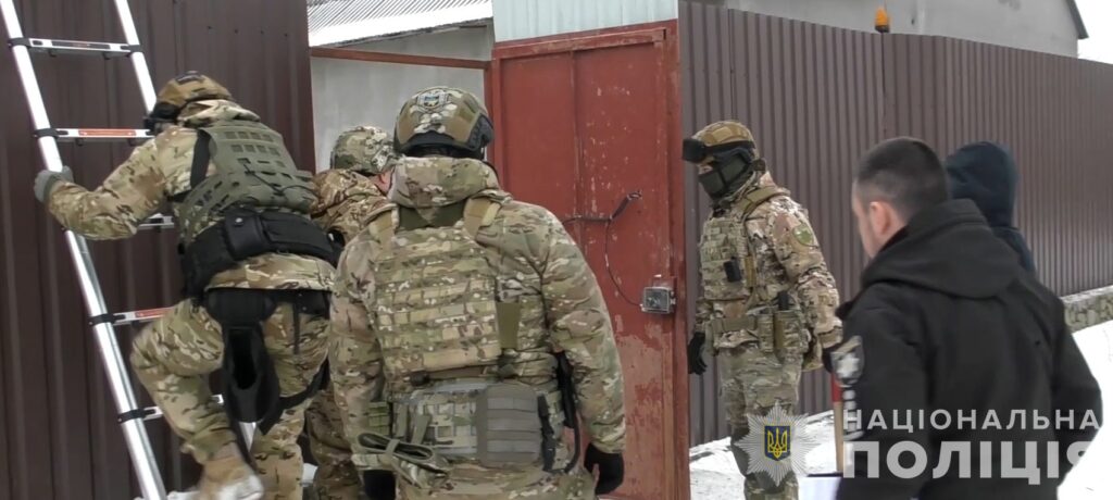 До 6 мільйонів гривень щомісяця заробляли власники підпільного «алкобізнесу» на Дніпропетровщині - ФОТО