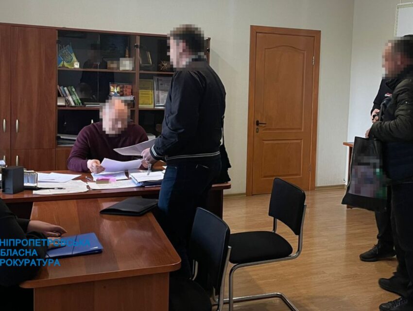 На Дніпропетровщині директора КП звинувачують у постачанні військовим недоукомплектованих аптечок та розкраданні понад трьох мільйонів бюджетних коштів