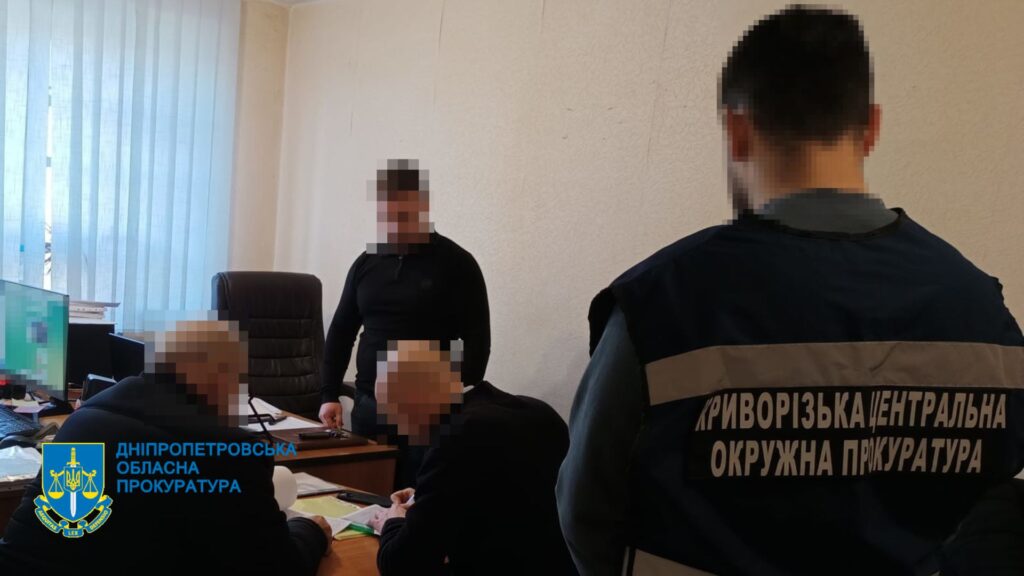 На Дніпропетровщині директора КП звинувачують у постачанні військовим недоукомплектованих аптечок та розкраданні понад трьох мільйонів бюджетних коштів - ФОТО