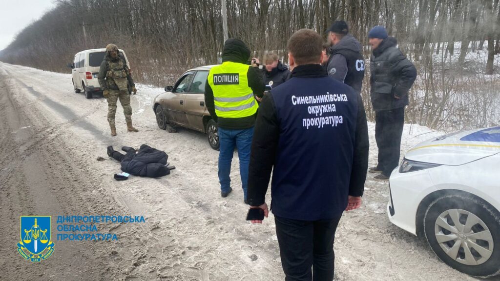 На Дніпропетровщині чоловіка за 6 тисяч доларів «зробили» багатодітним батьком з правом виїзду за кордон - ФОТО