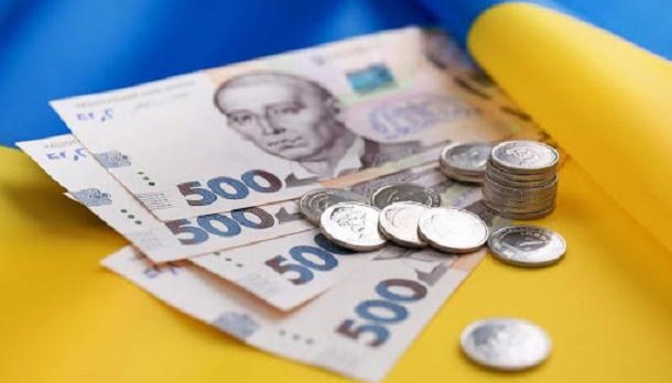 Українці без “Дії” зможуть отримати “тисячу Зеленського”, а Мінекономіки звернулось до банків з приводу розкриття банківських даних