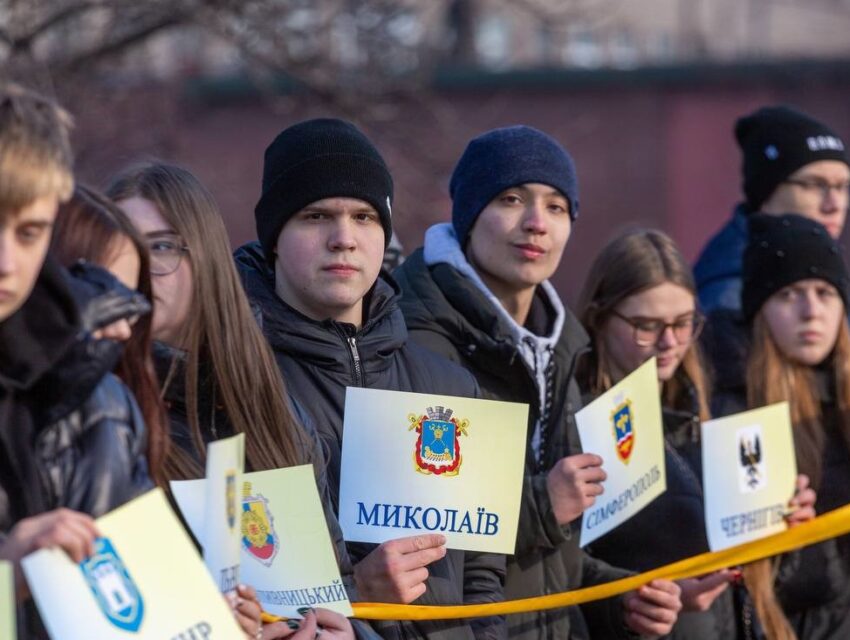 В Кам’янському у День Соборності вшанували пам’ять героїв, що віддали своє життя за незалежність України