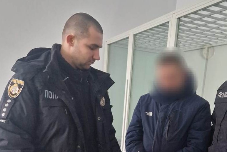 У Кам’янському затримали 27-річного чоловіка, що відібрав у підлітка 13 тисяч гривень
