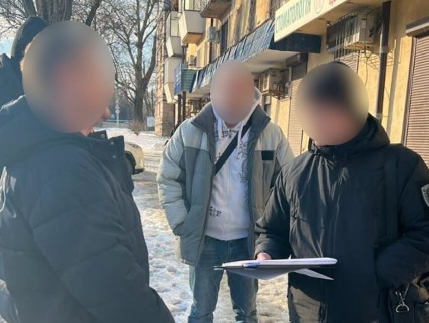 У Дніпрі держінспектора з питань праці викрили на отриманні хабаря у тисячу доларів за «непобачені» їм порушення