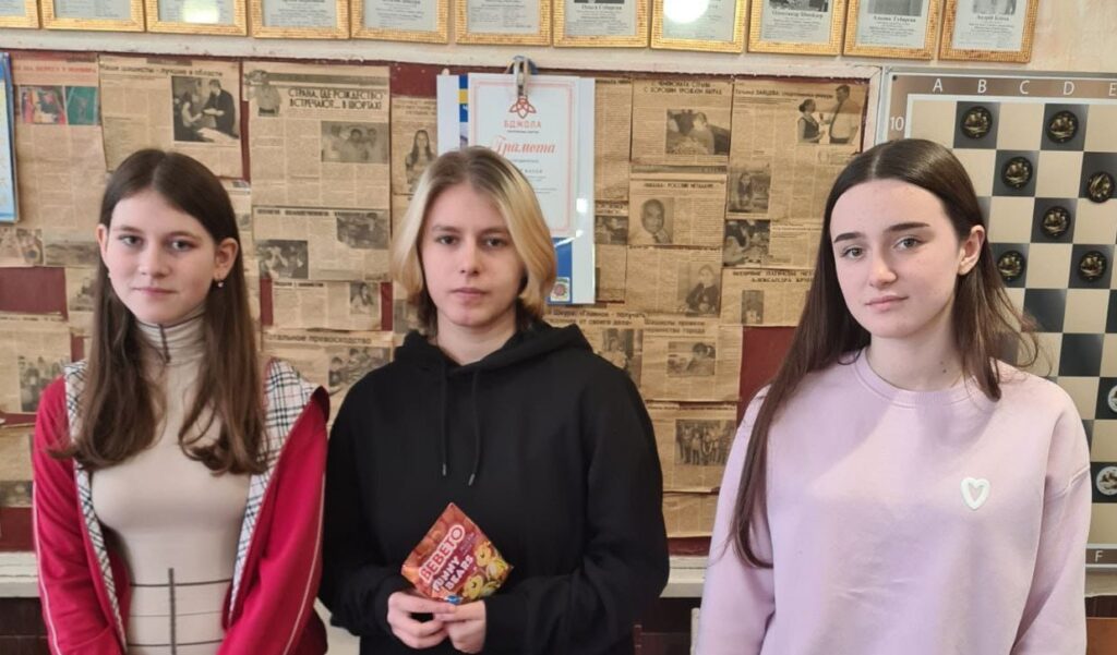 Аріна Федорченко і Максим Кривоніс стали чемпіонами Кам`янського з шашок у віковій категорії до 16 років - ФОТО