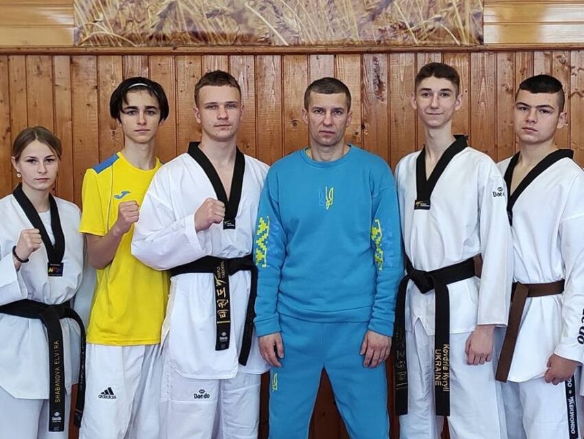 Тхеквондисти з Кам`янського взяли участь у Всеукраїнських навчально-тренувальних зборах