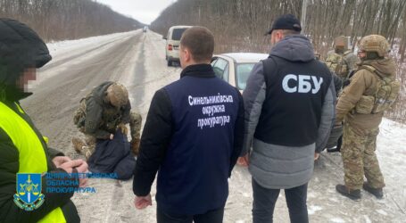 На Дніпропетровщині чоловіка за 6 тисяч доларів «зробили» багатодітним батьком з правом виїзду за кордон