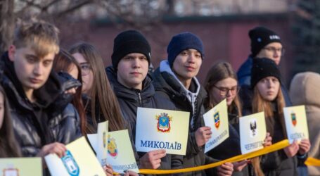 В Кам’янському у День Соборності вшанували пам’ять героїв, що віддали своє життя за незалежність України