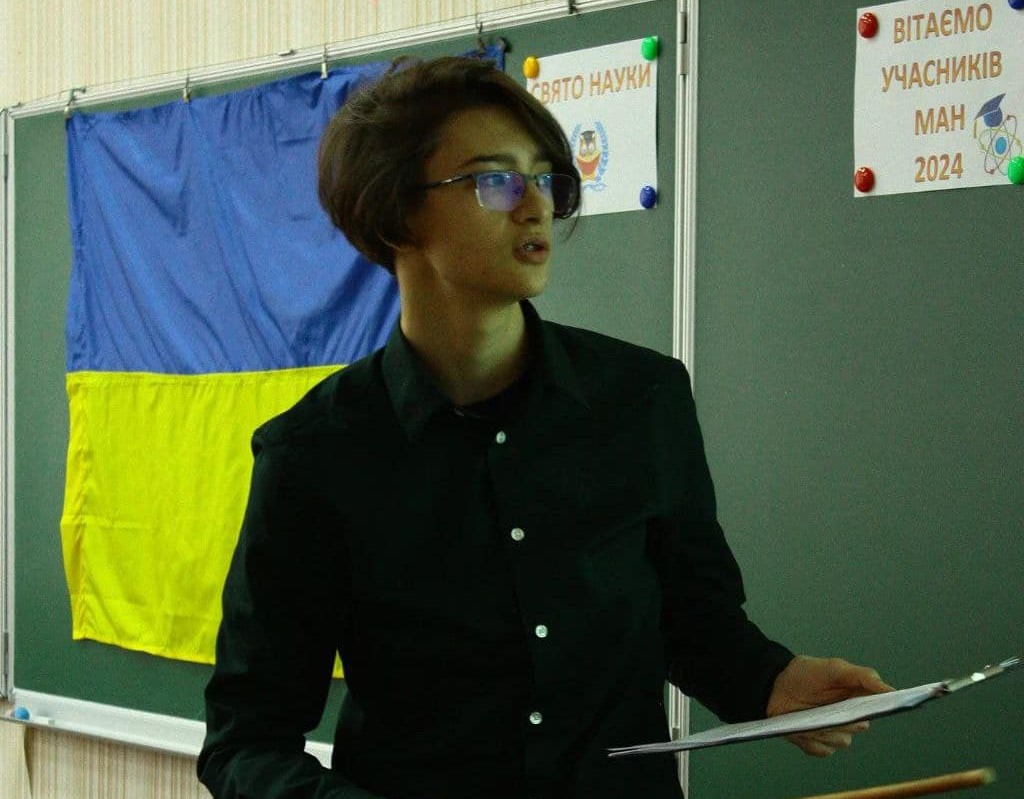 Понад 220 науково-дослідчих проєктів представили навчальні заклади Кам'янського на конкурсі Малої академії наук України - ФОТО