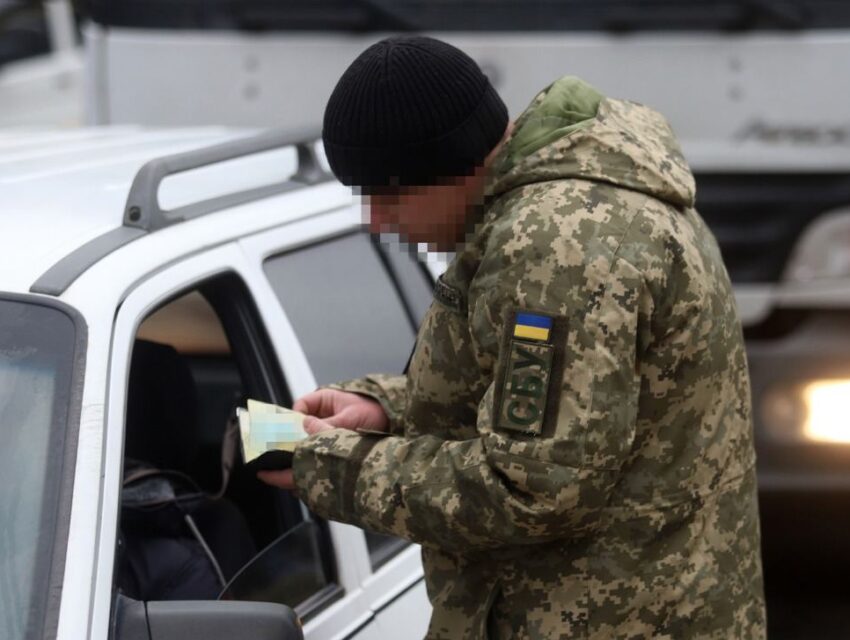 Влада посилює контроль за пересуванням чоловіків напередодні нової мобілізації