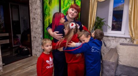 Понад тисячу дітей-сиріт чи позбавлених батьківського піклування взяли під опіку на Дніпропетровщині торік