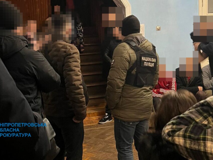На Дніпропетровщині викрили «реабілітаційний центр», в якому переселенців та безхатьків держали у трудовому рабстві