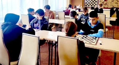 Аріна Федорченко і Максим Кривоніс стали чемпіонами Кам`янського з шашок у віковій категорії до 16 років