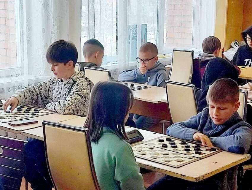 Чемпіонами Кам`янського з шашок-64 стали Марія Діденко і Максим Кривоніс