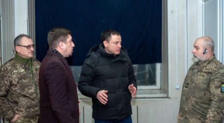 Рятівні сітки для захисту від ворожих дронів передали військовим від громади Кам’янського