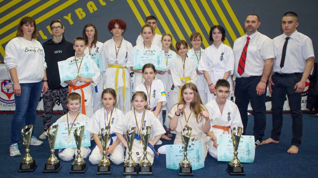 Каратисти Кам`янського на чемпіонаті області завоювали 40 нагород - ФОТО