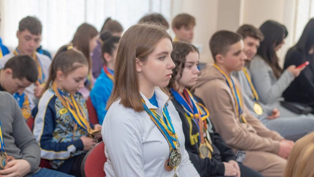 В Кам'янському відновили виплату стипендій провідним спортсменам міста - ФОТО