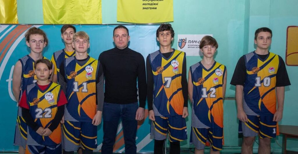 В Кам'янському розпочався міський етап змагань з баскетболу в рамках проєкту «Пліч-о-пліч Всеукраїнські шкільні ліги» - ФОТО
