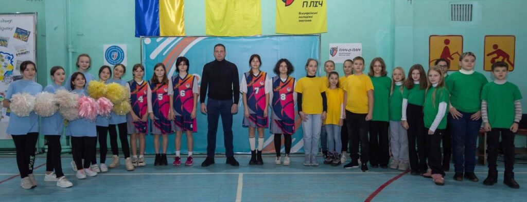 В Кам'янському розпочався міський етап змагань з баскетболу в рамках проєкту «Пліч-о-пліч Всеукраїнські шкільні ліги» - ФОТО