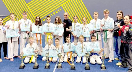 Каратисти Кам`янського на чемпіонаті області завоювали 40 нагород