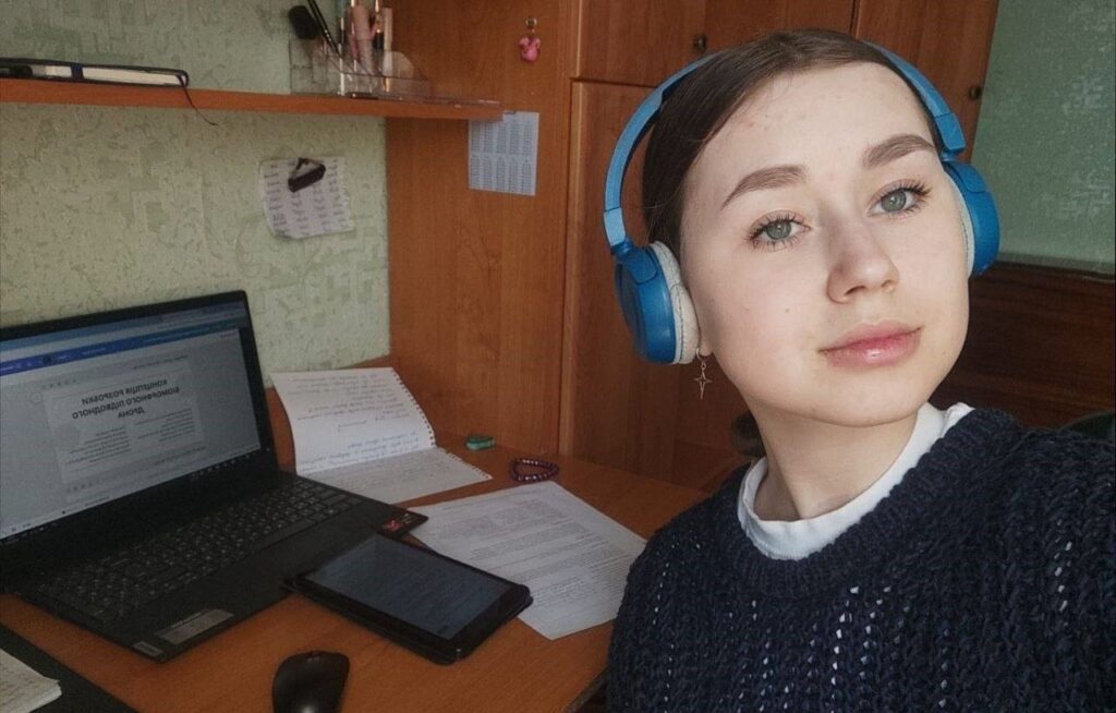 Юні науковці з Кам'янського посіли 24 призові місця на обласному етапі Всеукраїнського конкурсу-захисту науково-дослідних проєктів МАН - ФОТО