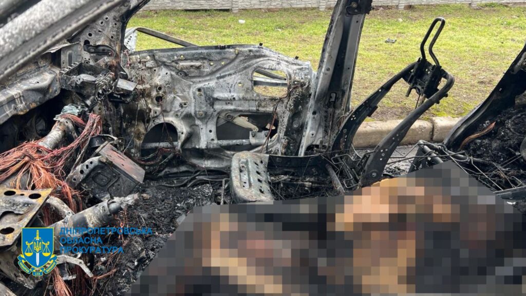На Дніпропетровщині сьогодні невідомі розстріляли авто з заступником мера одного з міст області - ФОТО