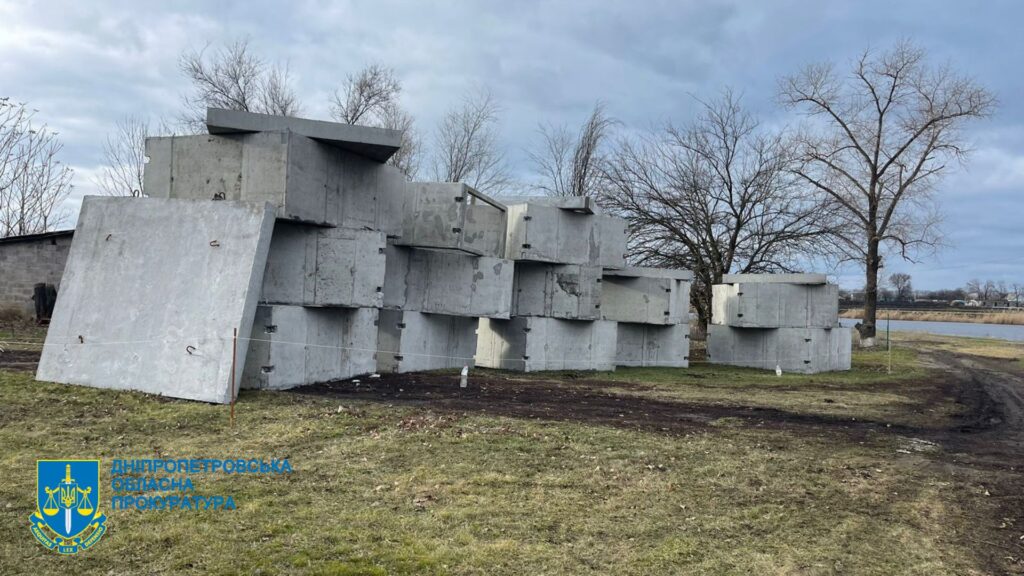 На Дніпропетровщині чиновницю відділу освіту та підрядника викрили у привласненні понад півдесятка млн грн на закупівлі укриттів для шкіл - ФОТО
